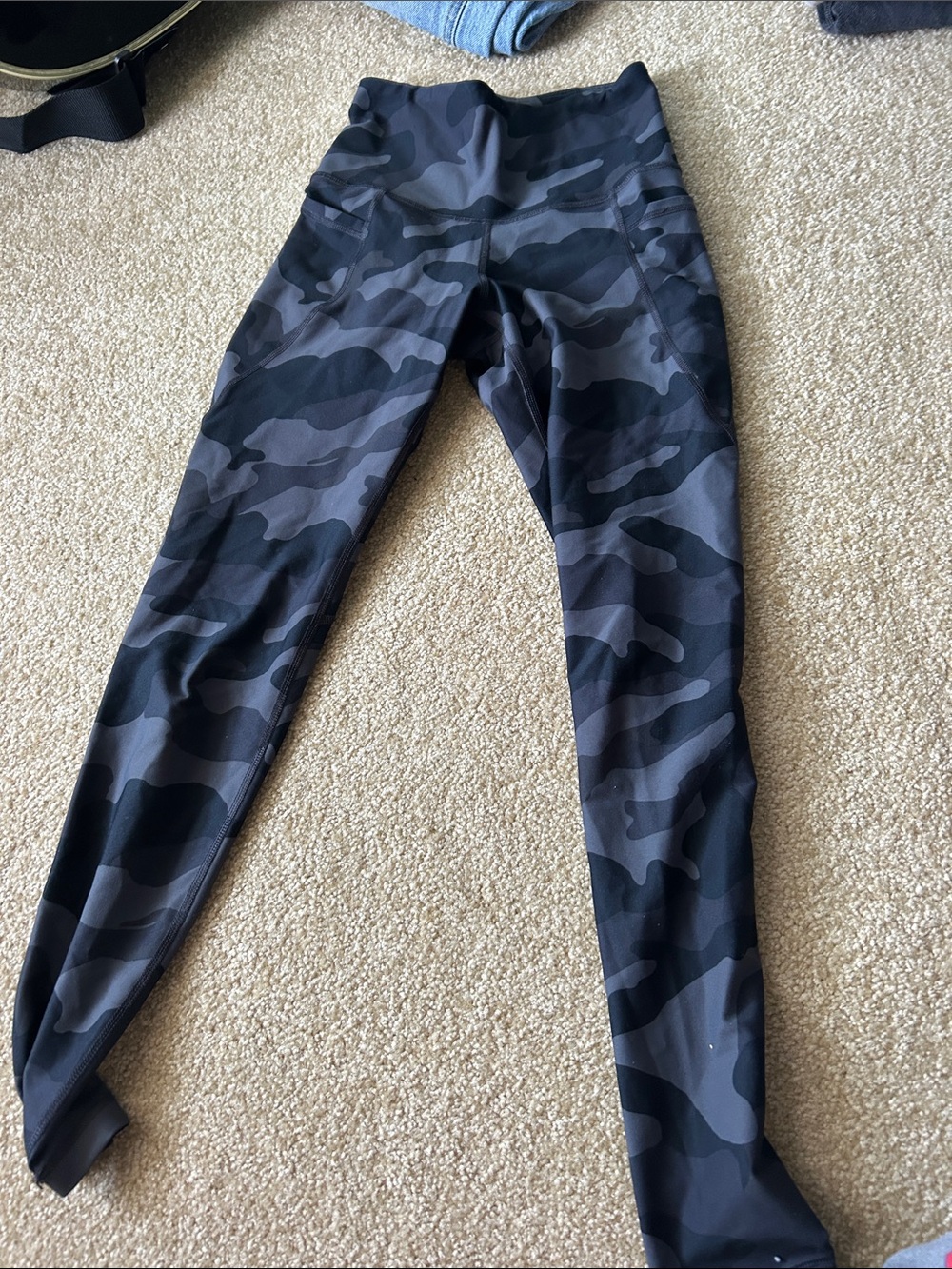 Old Navy Black and Gray Camo Performance Leggings